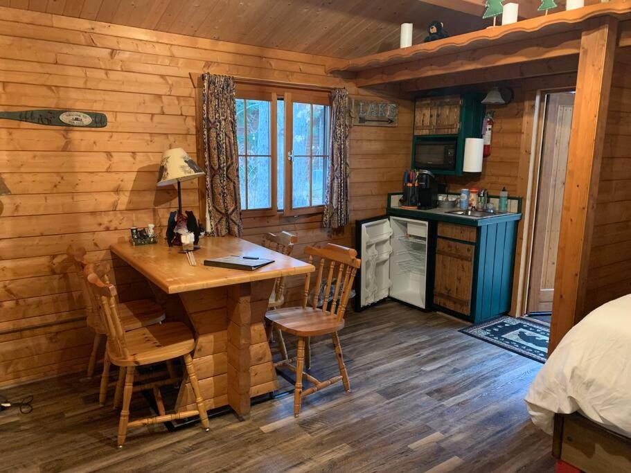Honeybear Hideaway Cabin Гейворд Екстер'єр фото
